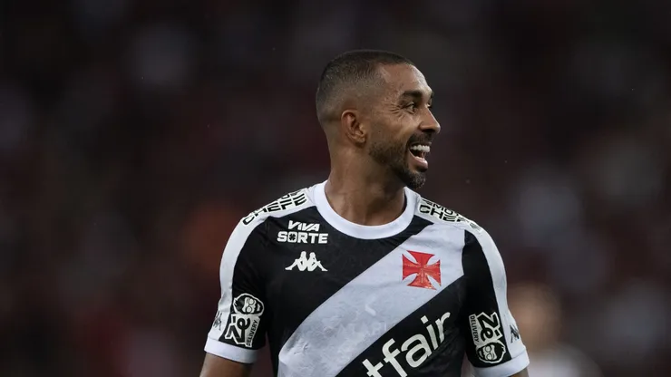 Paulo Henrique, jogador do Vasco, durante partida contra o Flamengo, pelo Brasileirão Betano. Foto: Thiago Ribeiro/AGIF.