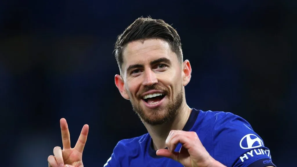 Foto: Catherine Ivill/Getty Images – Flamengo não para em Jorginho e negocia mais contratações.