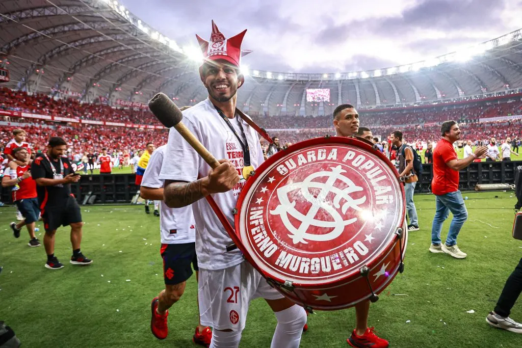 Kaique Rocha comemorando o título do Gauchão – Foto: Maxi Franzoi/AGIF