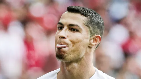 Cristiano Ronaldo com a camisa da Seleção de Portugal.