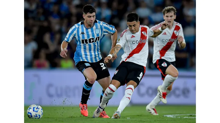 Juan Nardoni (à esquerda) é considerado um dos mais promissores jogadores do futebol argentino e é alvo do Peixe