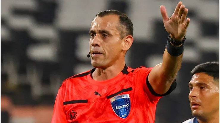 Juan Gabriel Benítez, árbitro Paraguaio - Foto: Marcelo Hernandez/Getty Images