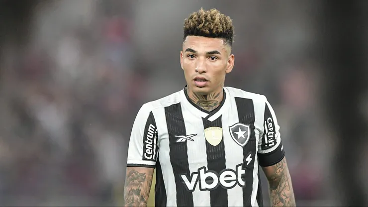 Igor Jesus em ação pelo Botafogo -Foto: Thiago Ribeiro/AGIF