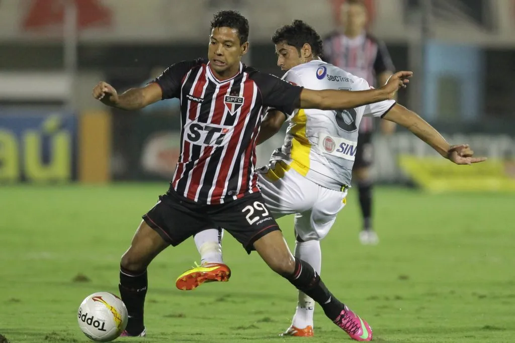 Wallyson, ex-jogador do São Paulo durante partida contra o São Bernardo pelo Campeonato Paulista 2013. Foto: Moises Nascimento/AGIF