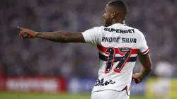 André Silva, do São Paulo, comemora após marcar o segundo gol do time durante um jogo da Copa CONMEBOL Libertadores 2025 entre Alianza Lima - Foto: Fernando Sangama/Getty Images