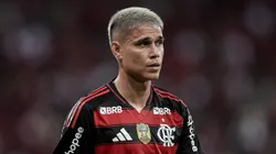 Luiz Araújo, atacante do Flamengo, durante partida contra o Internacional no estádio Maracanã pelo Campeonato Brasileiro