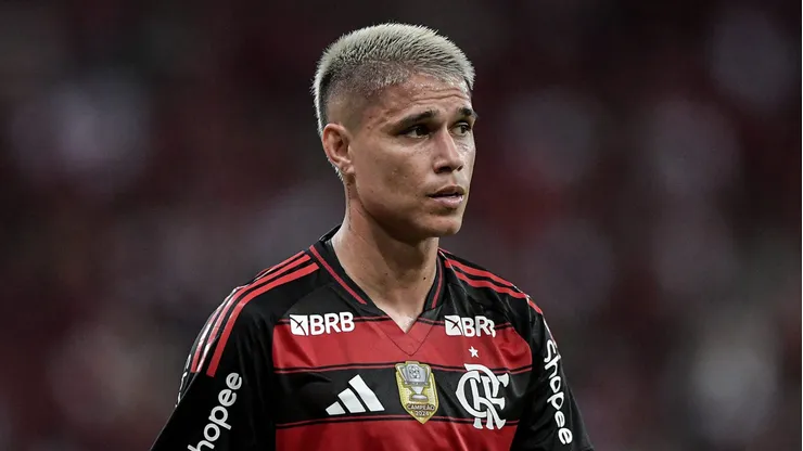 Luiz Araújo, atacante do Flamengo, durante partida contra o Internacional no estádio Maracanã pelo Campeonato Brasileiro
