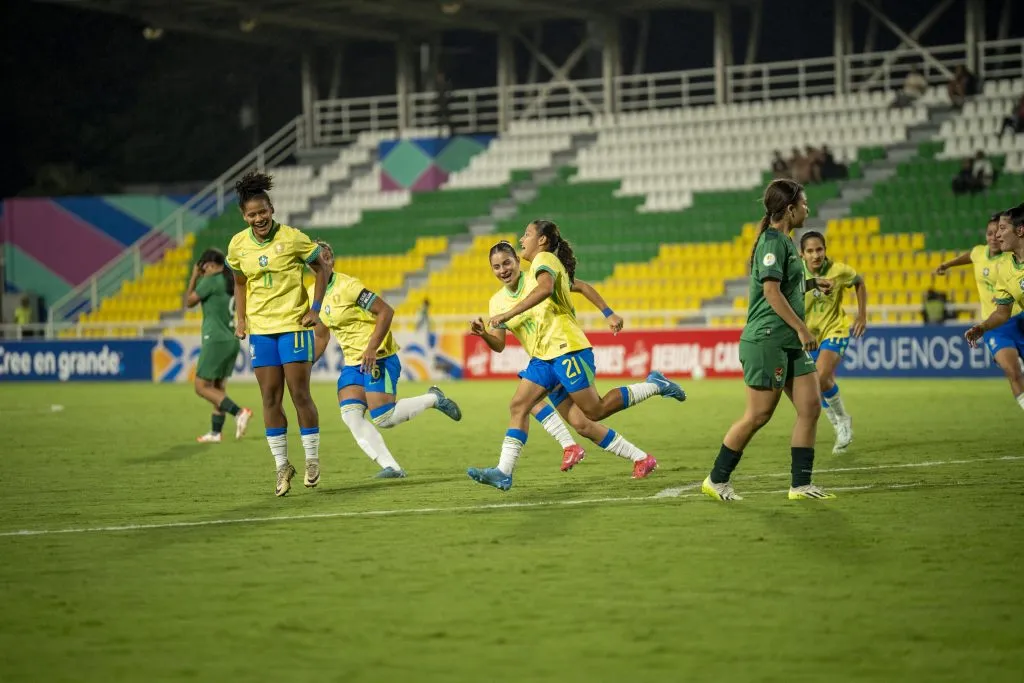 Comemoração Evelin. Foto: Nelson Terme/CBF