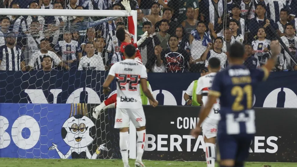 Rafael fazendo defesa. Foto: Rubens Chiri/SPFC