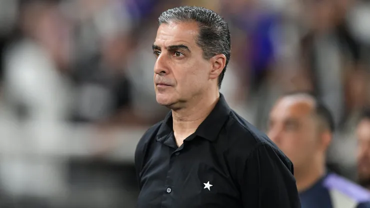 Renato Paiva, acompanhando equipe do Botafogo - Foto: Thiago Ribeiro/AGIF