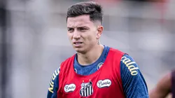 Barreal em ação no CT Rei Pelé