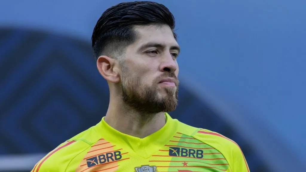 Goleiro do Flamengo irá completar 100 jogos contra o Central Córdoba – Foto: Maxi Franzoi/AGIF