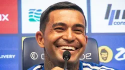 Dudu durante entrevista de apresentação no Cruzeiro.