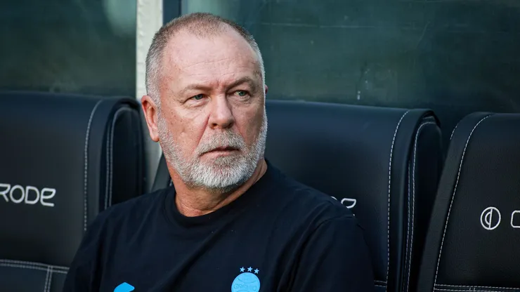RS - PORTO ALEGRE - 04/05/2025 - BRASILEIRO A 2025, GREMIO X SANTOS - Mano Menezes tecnico do Gremio durante partida contra o Santos no estadio Arena do Gremio pelo campeonato Brasileiro A 2025. Foto: Maxi Franzoi/AGIF