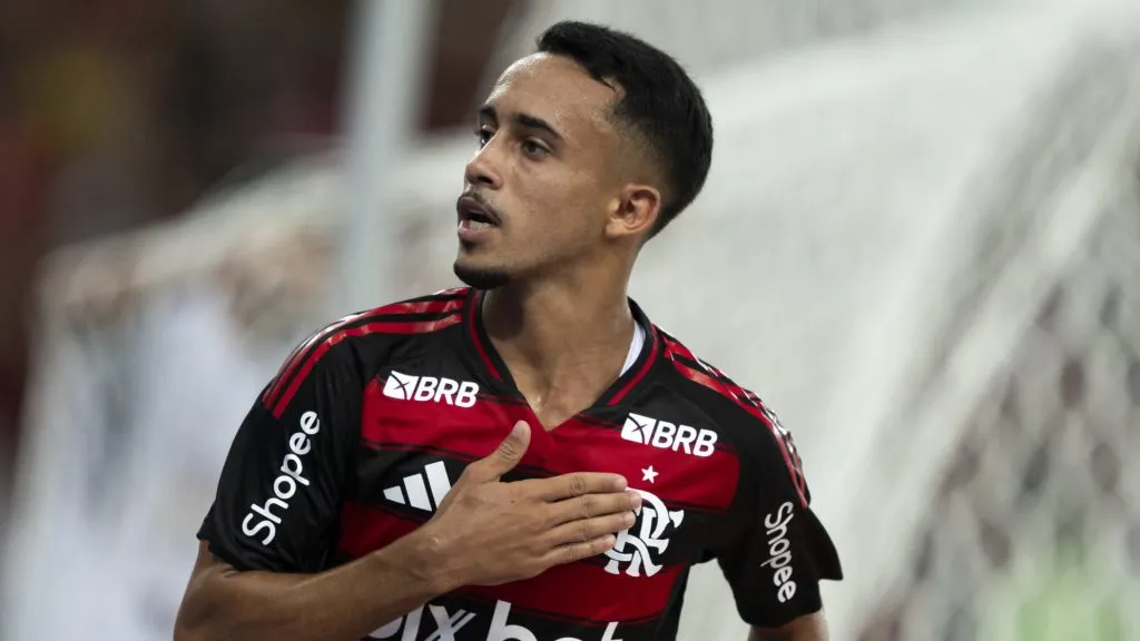 Matheus Gonçalves comemorando. Foto: Jorge Rodrigues/AGIF