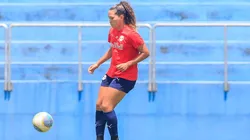 Laura veste a camisa do RB Bragantino - Foto: Fernando Roberto / Red Bull Bragantino
