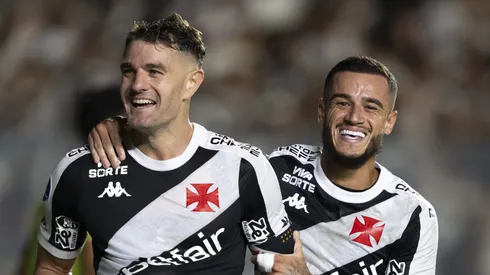 Coutinho e Vegetti foram poupados na última partida do Vasco. Foto: Jorge Rodrigues/AGIF