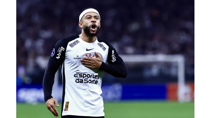 Memphis Depay jogador do Corinthians comemora seu gol durante partida contra o America de Cali no estádio Arena Corinthians pelo campeonato Copa Sul-americana 2025. Foto: Marcello Zambrana/AGIF