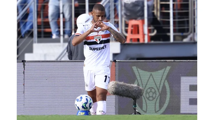 André Silva jogador do São Paulo comemora seu gol durante partida contra o Santos no estádio Morumbi pelo campeonato Brasileiro A 2025. Foto: Marcello Zambrana/AGIF
