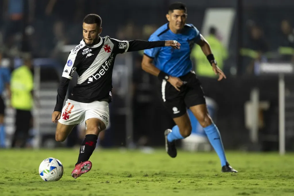 RJ – RIO DE JANEIRO – 08/04/2025 – COPA SUL-AMERICANA 2025, VASCO X PUERTO CABELLO – Coutinho jogador do Vasco durante partida contra o Puerto Cabello no estadio Sao Januario pelo campeonato Copa Sul-americana 2025. Foto: Jorge Rodrigues/AGIF