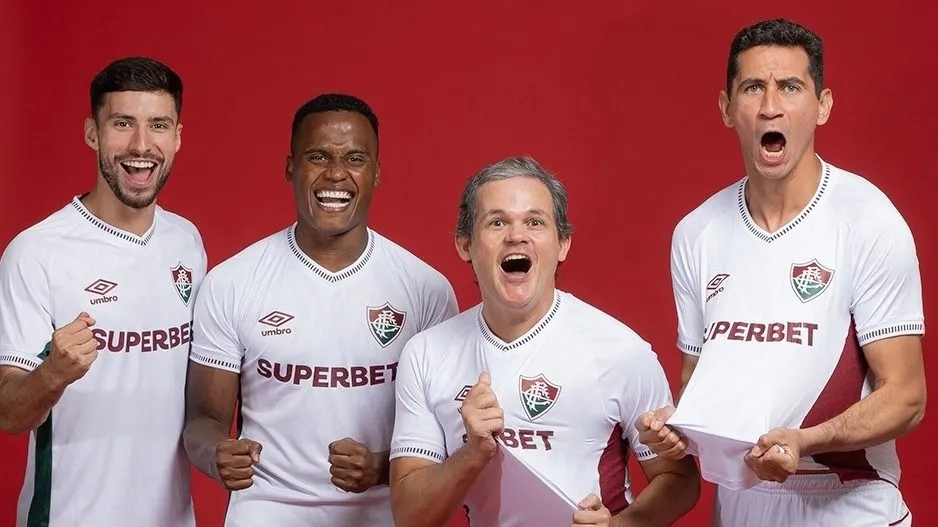 Sócio participou das fotos ao lado dos jogadores. Foto: Lucas Merçon/Fluminense.