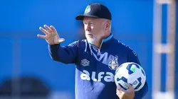 Mano Menezes em treino no CT Luiz Carvalho