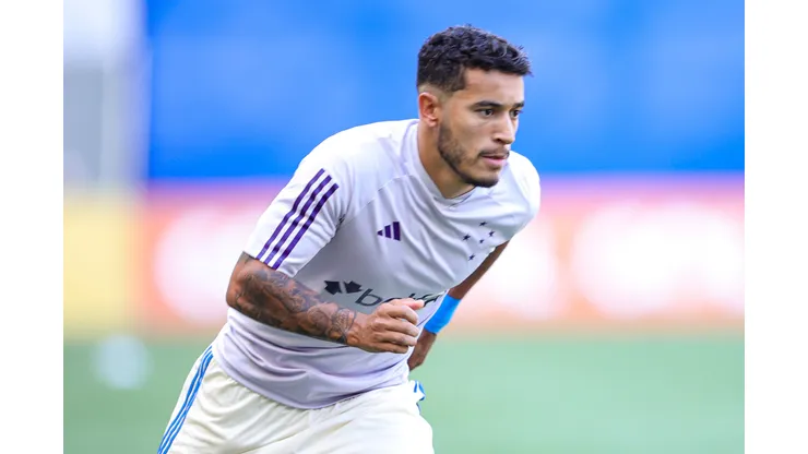 MG - BELO HORIZONTE - 05/11/2023 - BRASILEIRO A 2023, CRUZEIRO X INTERNACIONAL - Willian jogador do Cruzeiro durante partida contra o Internacional no estadio Mineirao pelo campeonato Brasileiro A 2023. Foto: Gilson Lobo/AGIF
