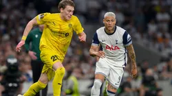 Dybvik Maatta marcado por Richarlison na partida de ida pela Europa League. Foto: SPP Sport Press Photo. / Alamy Stock Photo