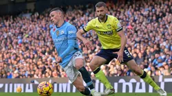 Phil Foden com a bola na partida entre Manchester City e Southampton. Foto: Action Plus Sports Images / Alamy Stock Photo