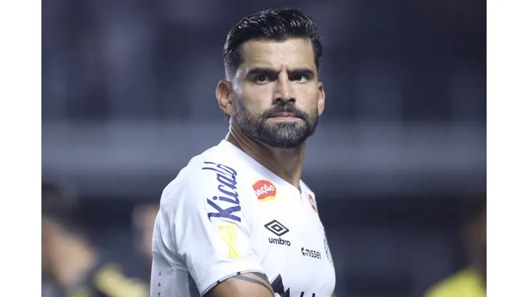 Tomás Rincón é titular do Santos de Cleber Xavier e um dos líderes do elenco