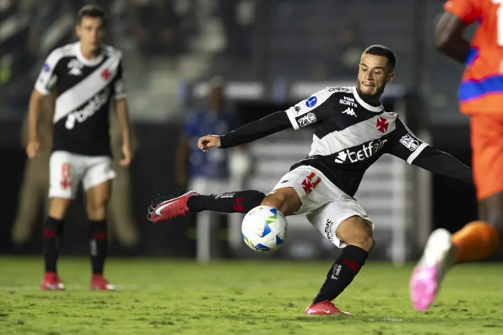 Coutinho jogador do Vasco durante partida contra o Puerto Cabello – Foto: Jorge Rodrigues/AGIF