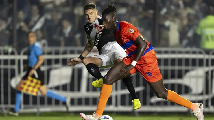 Vegetti jogador do Vasco durante partida contra o Puerto Cabello - Foto: Jorge Rodrigues/AGIF