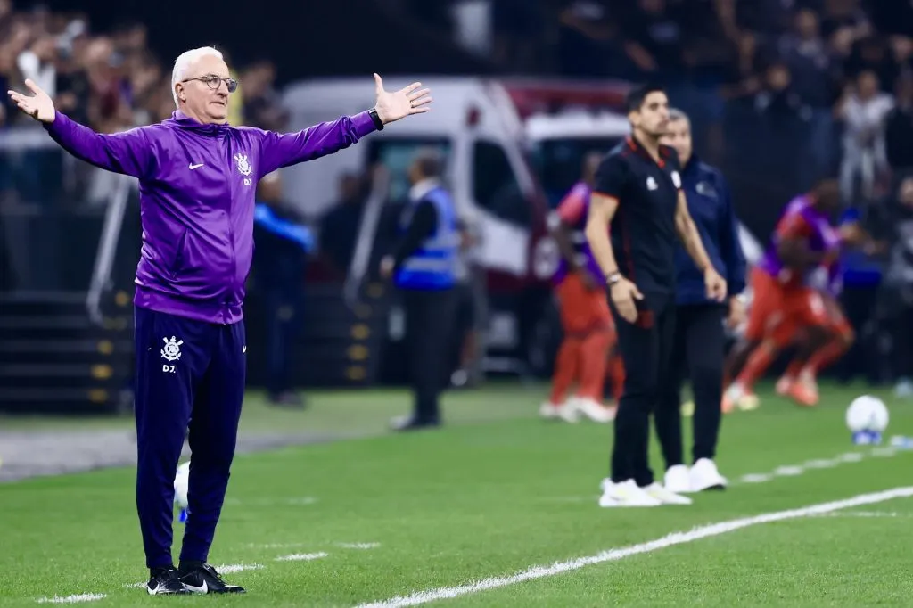 Dorival Jr. tecnico do Corinthians durante partida contra o America de Cali – Foto: Marcello Zambrana/AGIF