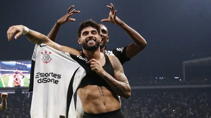 Yuri Alberto jogador do Corinthians comemora seu gol durante partida contra o Internacional - Foto: Miguel Schincariol/Getty Images
