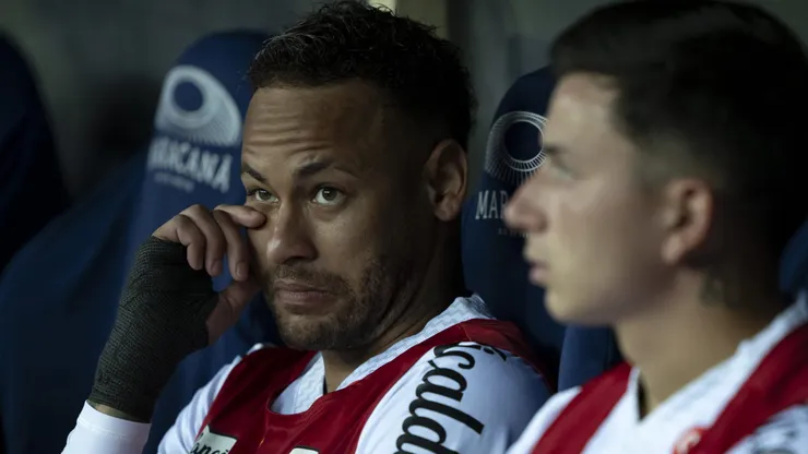 Neymar Jr, jogador do Santos, antes da partida contra o Fluminense no estadio Maracanã pelo campeonato Brasileiro A 2025. Foto: Jorge Rodrigues/AGIF