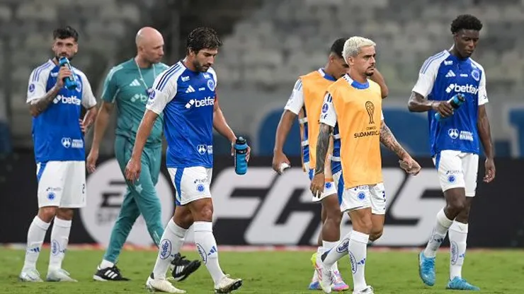 Jogadores do Cruzeiro lamentam eliminação na Sul-Americana fora de casa contra o Mushuc Runa na noite desta quarta-feira