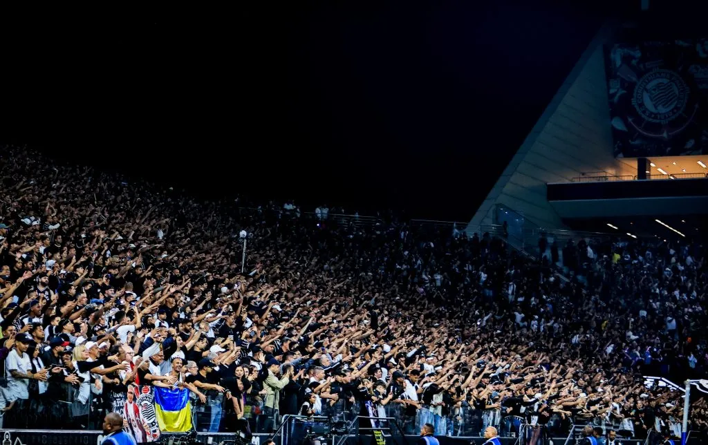 SP – SAO PAULO – 06/05/2025 – COPA SUL-AMERICANA 2025, CORINTHIANS X AMERICA DE CALI – Torcida durante partida entre Corinthians e America de Cali no estadio Arena Corinthians pelo campeonato Copa Sul-americana 2025. Foto: Fabio Giannelli/AGIF