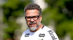 Cléber Xavier durante treino do Peixe