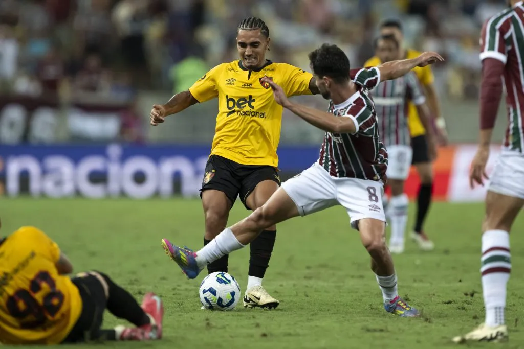 RJ – RIO DE JANEIRO – 03/05/2025 – BRASILEIRO A 2025, FLUMINENSE X SPORT – Du Queiroz jogador do Sport durante partida contra o Fluminense no estadio Maracana pelo campeonato Brasileiro A 2025. Foto: Jorge Rodrigues/AGIF