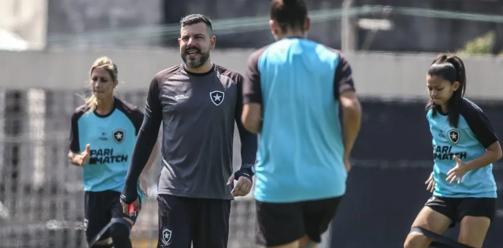 Paulo Neves em trabalho no Botafogo em 2023
