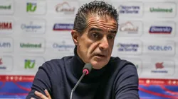 Renato Paiva em coletiva - Foto: Robson Mafra/AGIF