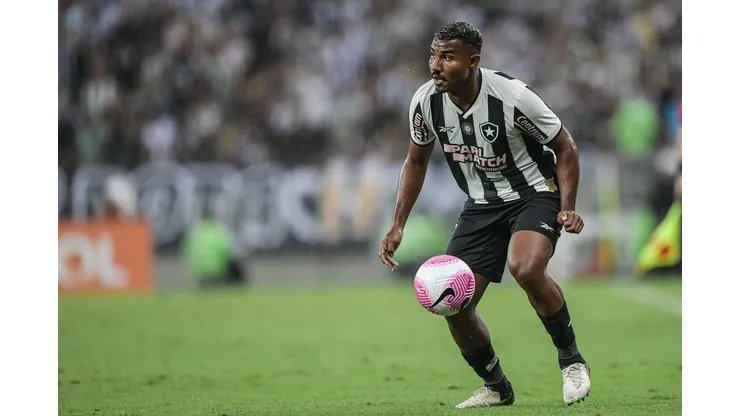 RJ - RIO DE JANEIRO - 18/10/2024 - BRASILEIRO A 2024, BOTAFOGO X CRICIUMA - Cuiabano jogador do Botafogo durante partida contra o Criciuma no estadio Maracana pelo campeonato Brasileiro A 2024. Foto: Thiago Ribeiro/AGIF