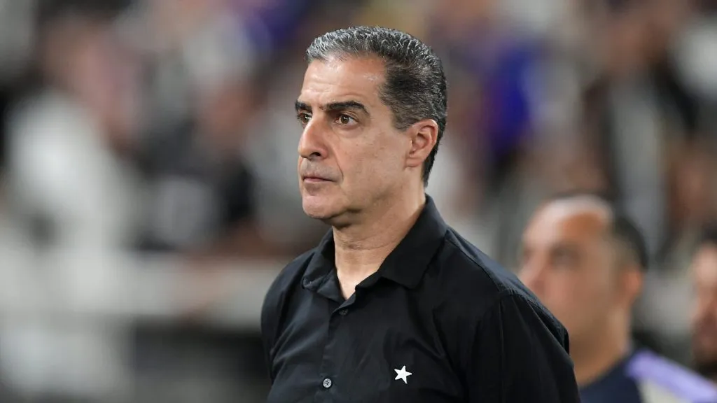 Renato Paiva no Botafogo. Foto: Thiago Ribeiro/AGIF