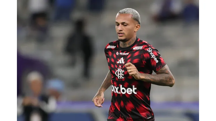 MG - BELO HORIZONTE - 04/05/2025 - BRASILEIRO A 2025, CRUZEIRO X FLAMENGO - Wesley jogador do Flamengo durante aquecimento antes da partida contra o Cruzeiro no estadio Mineirao pelo campeonato Brasileiro A 2025. Foto: Gilson Lobo/AGIF