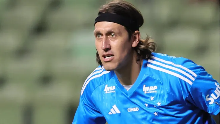 Goleiro falou com a imprensa - Foto: Gilson Lobo/AGIF.