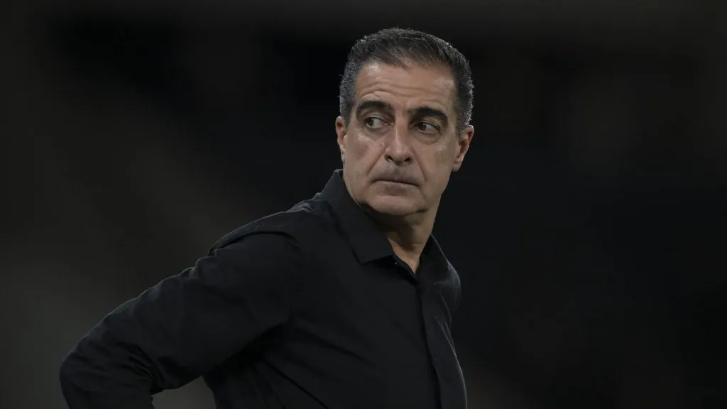Renato Paiva técnico do Botafogo durante partida contra o Capital no estádio Engenhão pelo campeonato Copa Do Brasil 2025. Foto: Jorge Rodrigues/AGIF