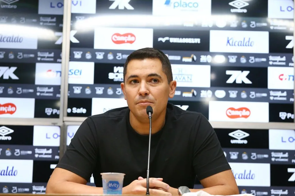 Pedro Martins pode deixar o Santos nesta terça-feira Foto: Mauricio De Souza/AGIF