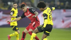 Karim Adeyemi tenta drible na partida entre Borussia Dortmund e Bayer Leverkusen. Foto: ANP / Alamy Stock Photo