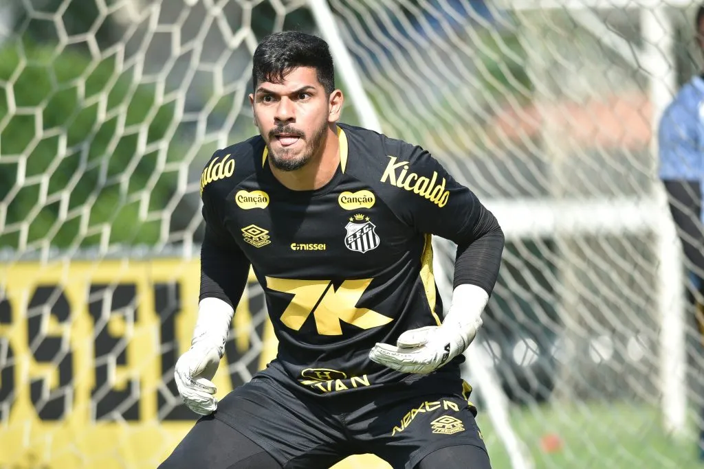 SP – SANTOS – 07/05/2025 – SANTOS, TREINO – Joao Paulo jogador do Santos durante treino no Centro de Treinamento CT Rei Pele. Foto: JOTA ERRE/AGIF