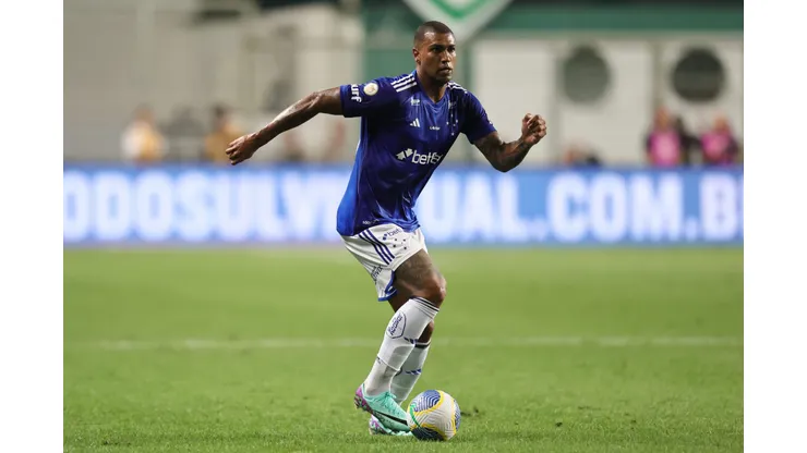 MG - BELO HORIZONTE - 06/11/2024 - BRASILEIRO A 2024, CRUZEIRO X FLAMENGO - Walace jogador do Cruzeiro durante partida contra o Flamengo no estadio Independencia pelo campeonato Brasileiro A 2024. Foto: Gilson Lobo/AGIF